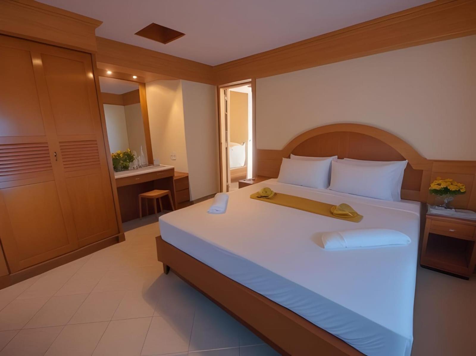 Hack Patong Beach Hotel Экстерьер фото